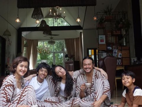 Keluarga Widi Mulia dan Dwi Sasono. (IG Widi Mulya)