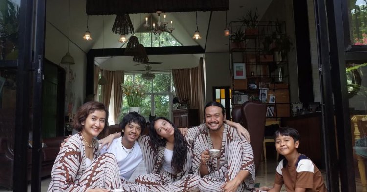 Keluarga Widi Mulia dan Dwi Sasono. (IG Widi Mulya)