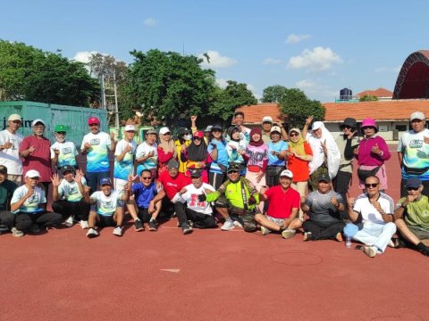 Komunitas lansia di Surabaya memilih jalan dan slow jogging untuk tetap sehat, aktif, bahagia, dan saling menguatkan.
