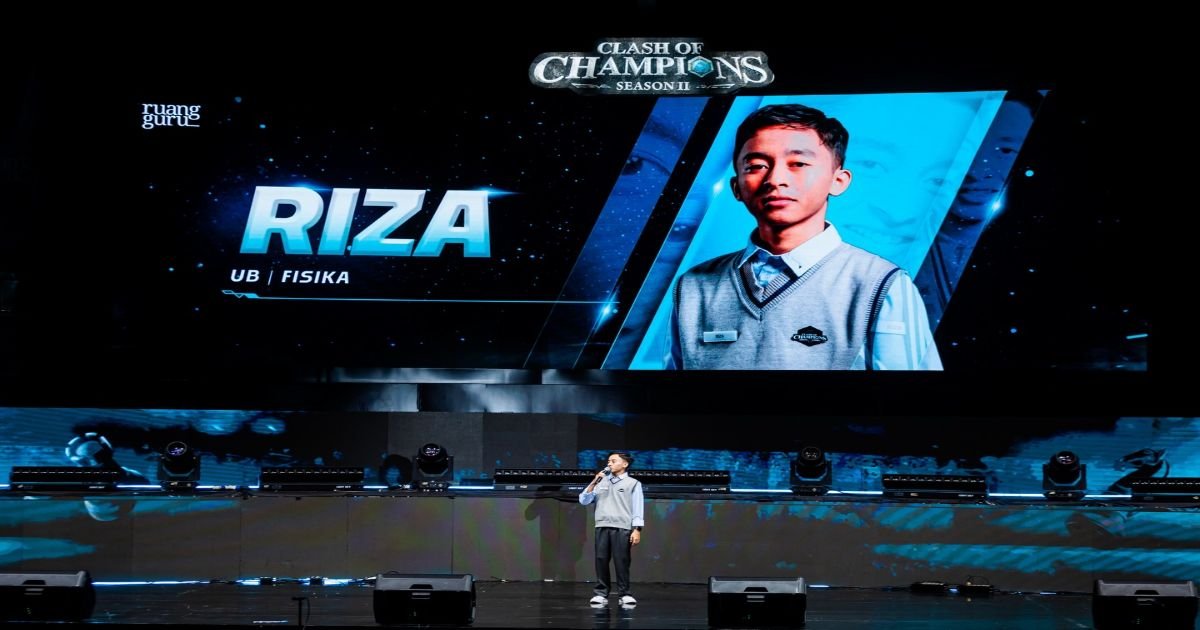 Riza Al Kahfi, anak kuli asal Nganjuk, pernah belajar mandiri hingga berprestasi. Kini ia membuka bimbel gratis bagi siswa.