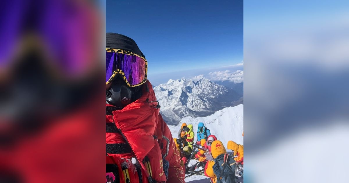 Pernah pura-pura mati saat serangan Taliban, River Ahmad menjadi perempuan Afghanistan pertama yang mencapai puncak Everest.